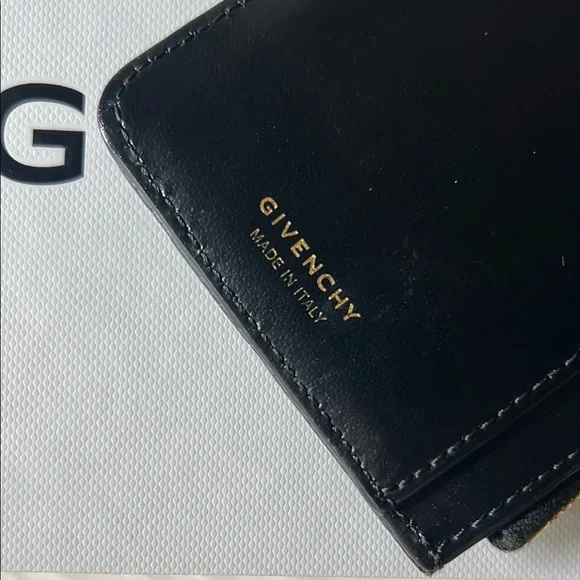 SOLD🌸 Givenchy Textured Card Holder Zippy Wallet - Picture 6 of 12